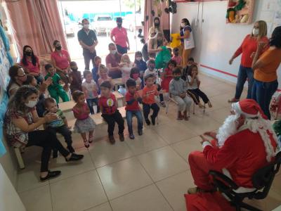 NÃºcleo Feminino Coprossel e CEMEI Sementinha do Saber levam alegria no Natal das CrianÃ§as da Escola